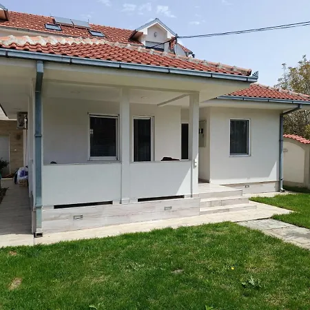 Serbian With Garden Apartment Krnjaca