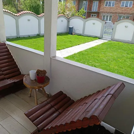 Serbian With Garden Διαμέρισμα *