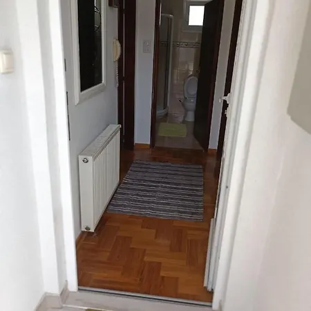 Serbian With Garden Apartment Krnjaca