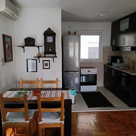 Apartmán Serbian With Garden *