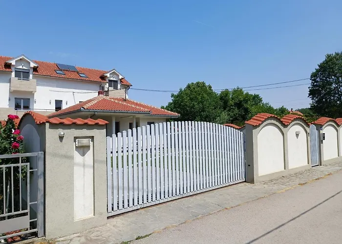 Serbian With Garden Διαμέρισμα Krnjaca